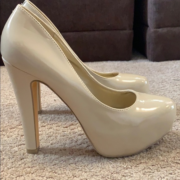 Nude Guess Heels, Size 7 - Picture 3 of 4